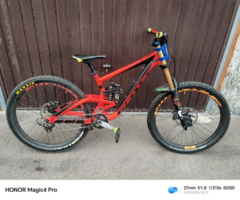 Bicicleta downhill scott