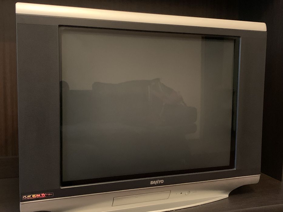 Телевизор Sanyo Б/у с подставкой .