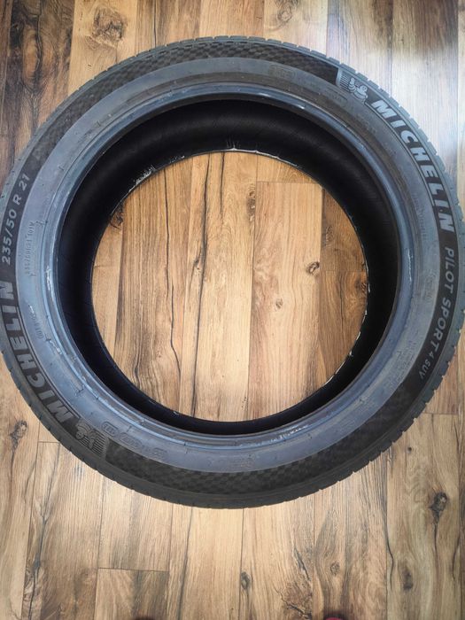 Гума Michelin Pilot Sport 4  размер 235/50/21  DOT 13/23