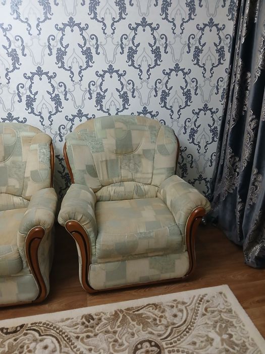 Продам диван и два кресло