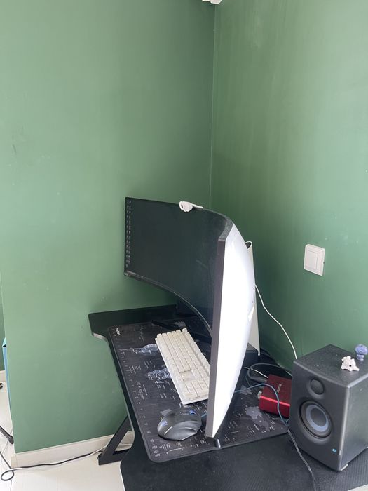 Samsung Odyssey G9 49” Gaming monitor в перфектно състояние