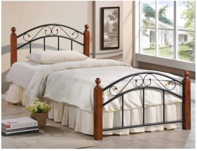 Продам кровать с матрасом