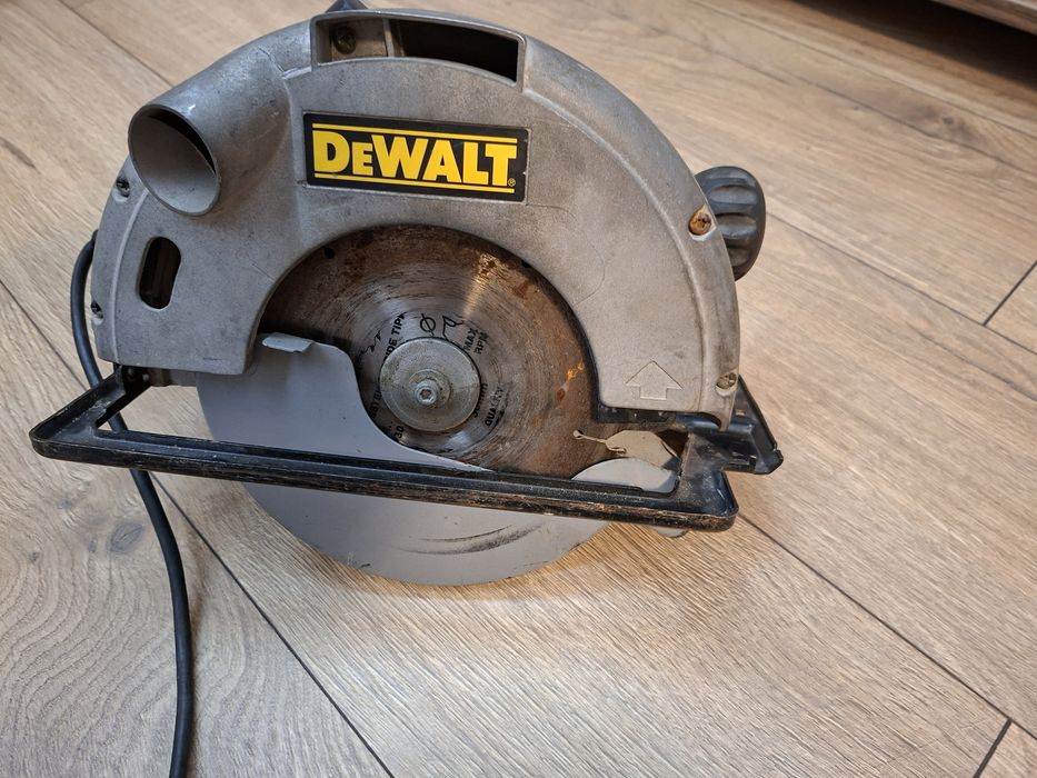 Circular dewalt dw62