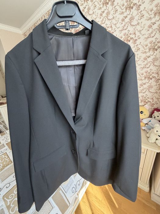 Продам новый пиджак Uniqlo
