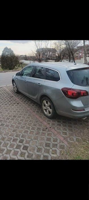 Продавам Опел Астра J 2.0 CDTI