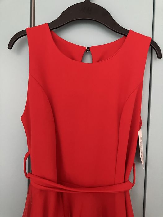 Червена рокля