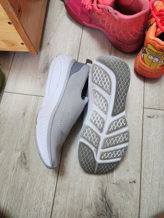 Продам кроссовки Adidas