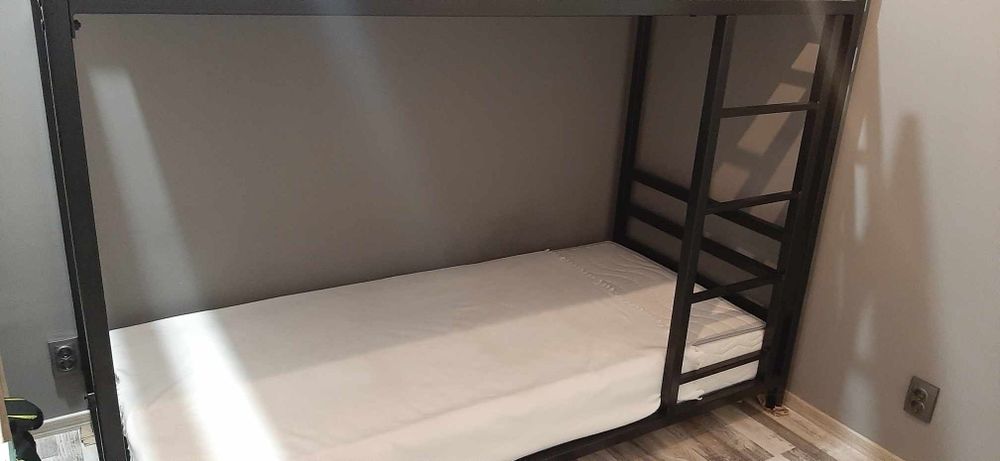 Ново метално двуетажно легло