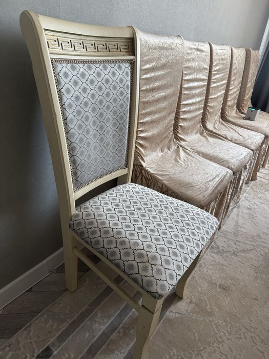 обеденный стол и 12 стульев