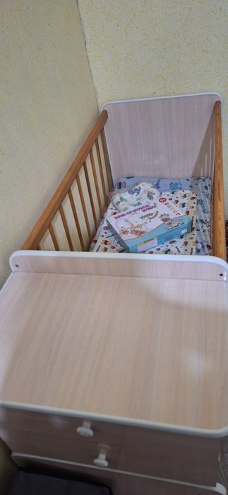 Детская кроватка
