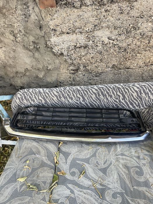 Продам решетку б/у от lexus rx200t