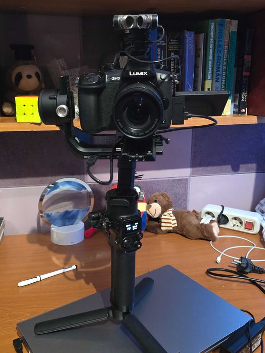 Kit filmare Panasonic GH5 + Panasonic 12-60mm + stabilizator DJI SC2 + microfon Tascam 2m-tx + card 128gb.