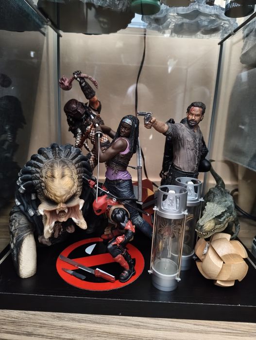 Продавам колекционерски фигури.