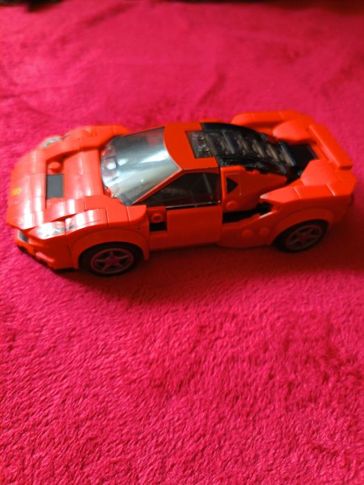 Vând mașină lego ferrari