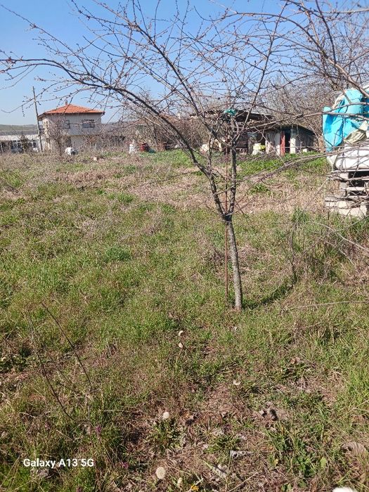 Обработваема земя Отдават 2дка 2ра кат.зем.земя в Черни връх общ.Камен