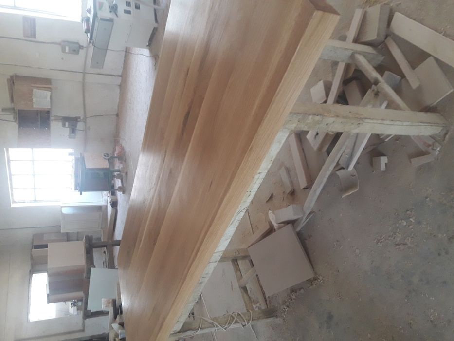 Дъбови плотове за маси