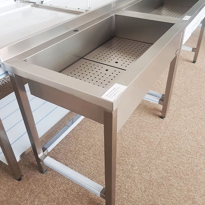 Atelier de confectii inox mese de inox / hote de inox / spalatoare