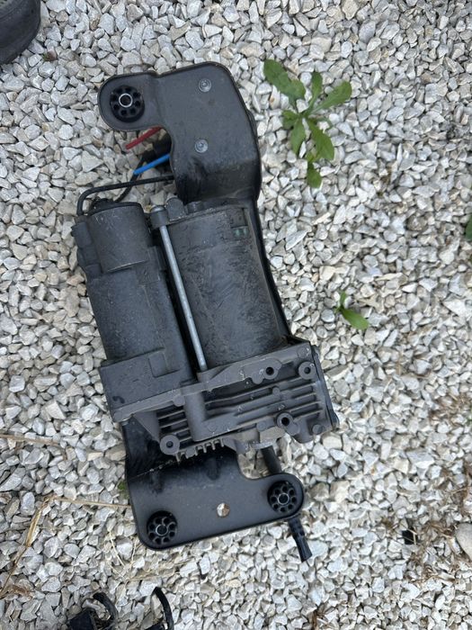 Компресор въздушно окачване BMW X5 E70 бмв х5 е70 въздух