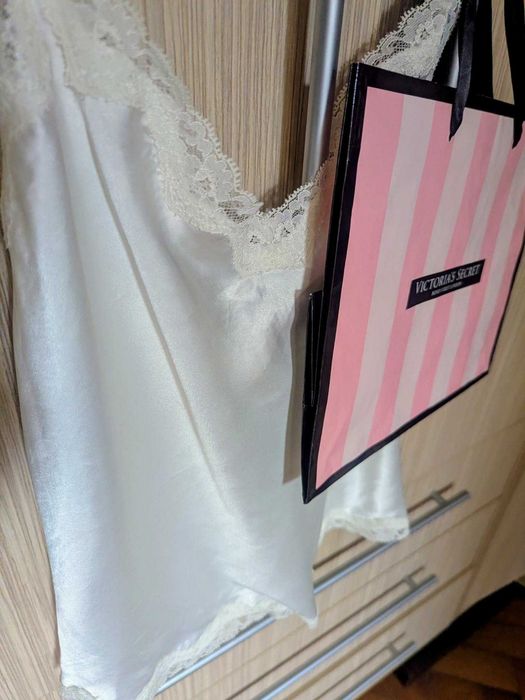 Vand pijama Victoria"S Secret.superba,adusa din  Sua