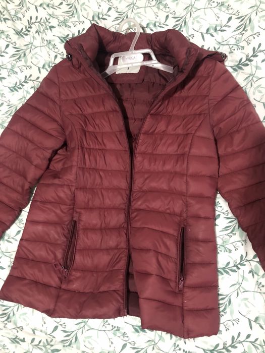 Jachetă cu puf visinie marimea S