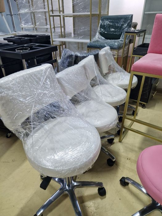 Стул для мастера со спинкой