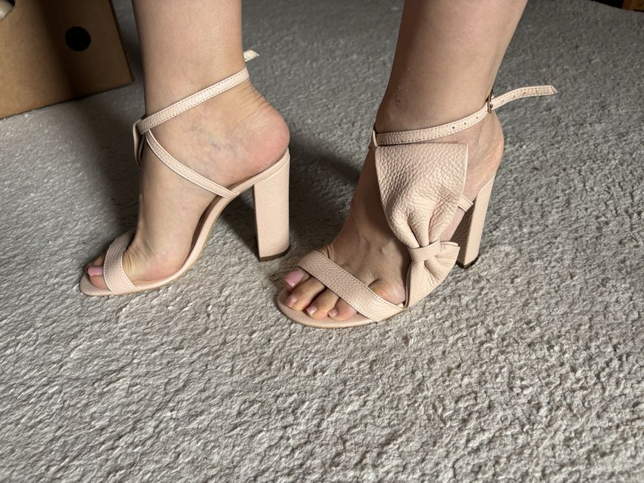 Sandale roz pudrat, de piele cu toc