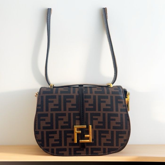 Fendi sumka sotiladi yangi