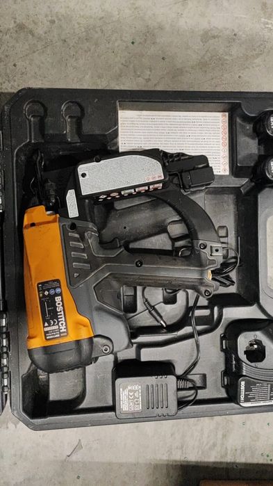 Bostitch пистолет такер за пирони игли  до 65 мм