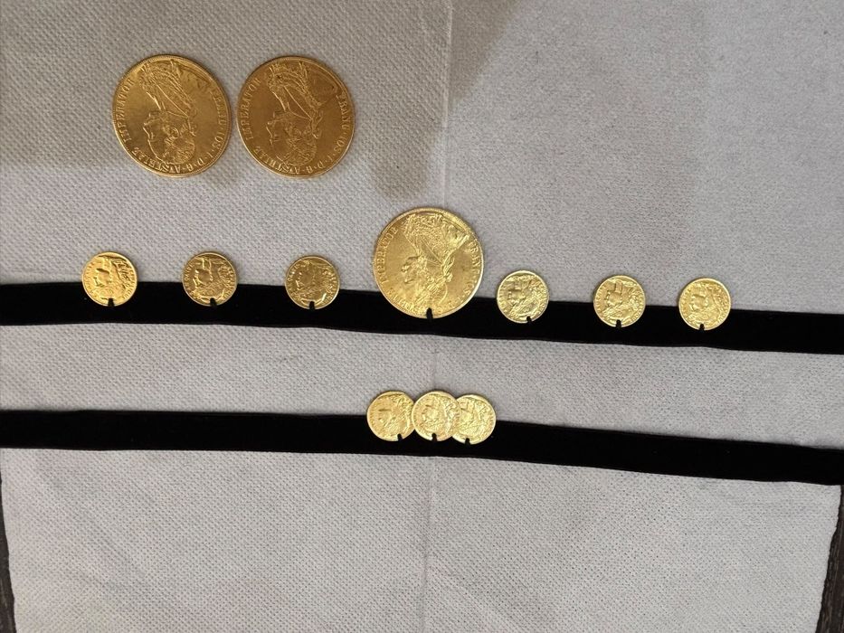 Salbi lucrate manual din monede placate cu aur de 24k