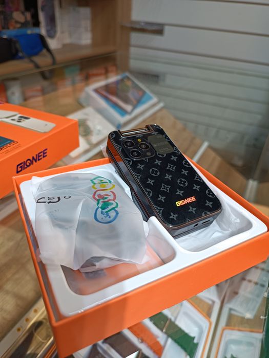 Flip 14 pro (3) ta sim karta tushadi va fleshka