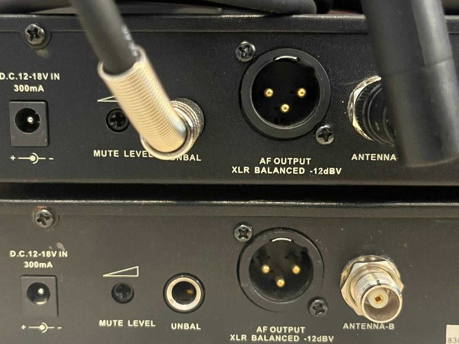 Set microfon wireless LD Systems WS100-R UHF PLL cu 1 Microfon si 2 Receptoare