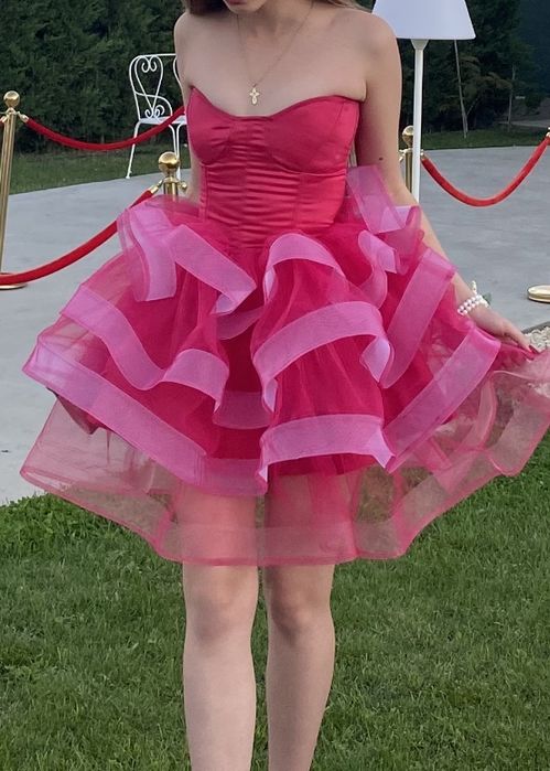 Rochie de ocazie croită manual, roz fuchsia, purtată o singură dată