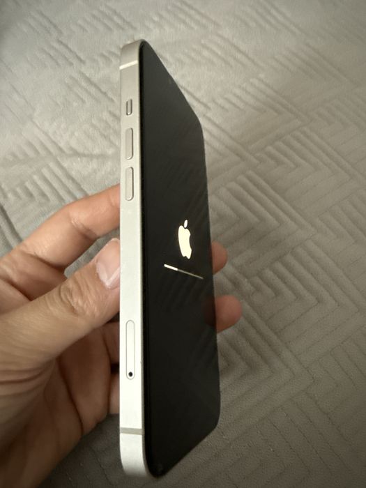 Продам Iphone 13