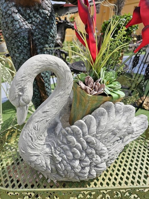 Jardiniera in forma de lebada