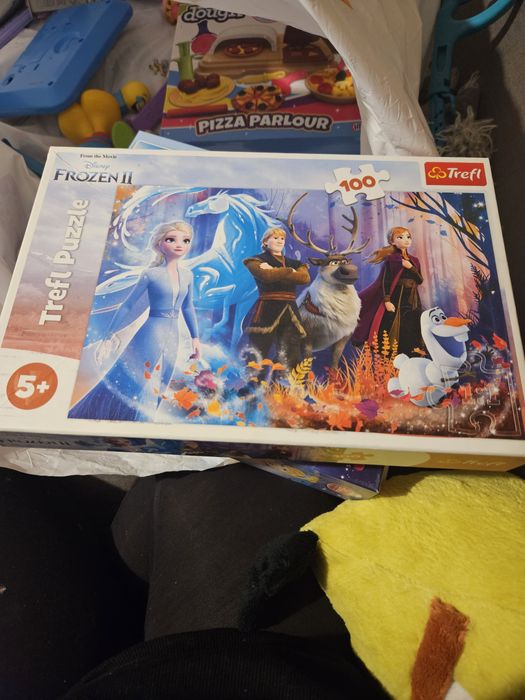 Пъзели и интерактивни играчки