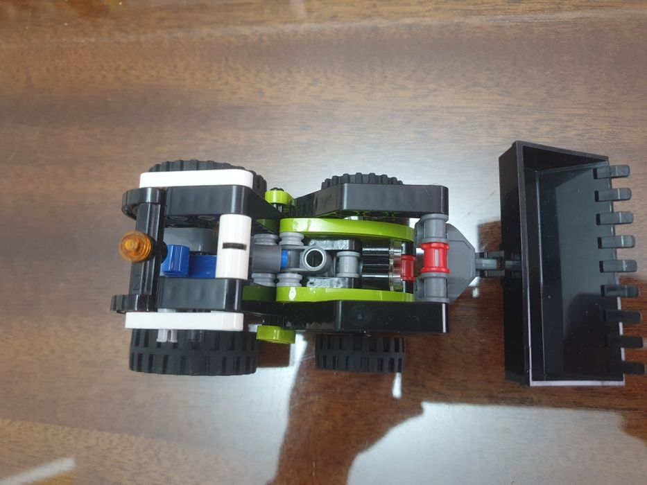Трактор LEGO Technic