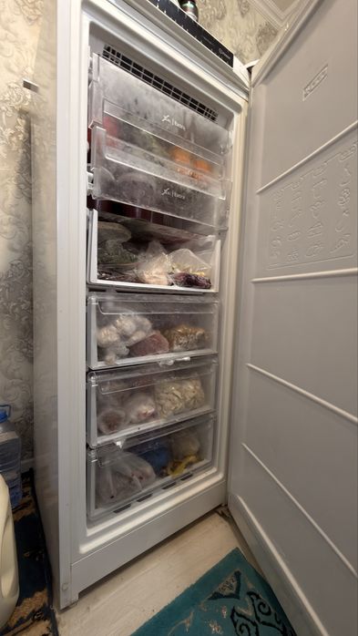 Продается морозилка Indesit