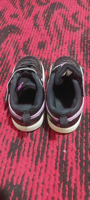 Adidasi Nike marimea 25
