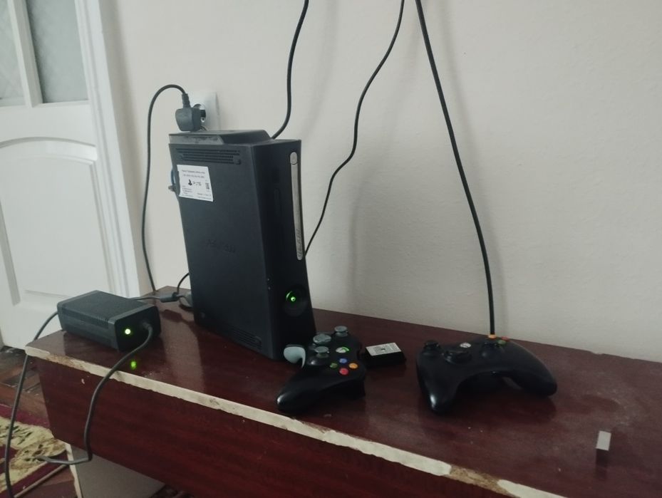 Продаётся Xbox 360 Fat в хорошем состоянии