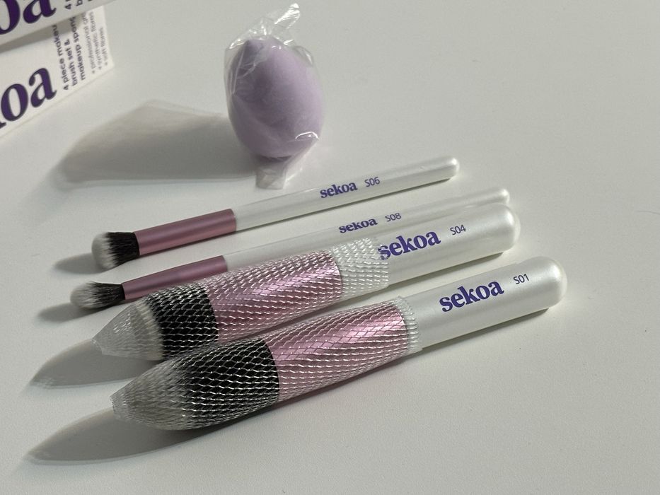 Set 4 Pensule Machiaj Si Burete SEKOA Make Up Machiaj Calitate Foarte Bun Design Deosebit Maner Perlat Set Nou