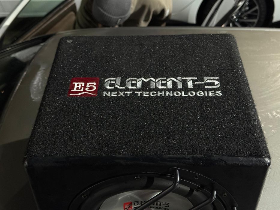Сабвуфер Element 5 в идеальном состоянии
