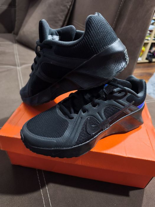 Маратонки nike..