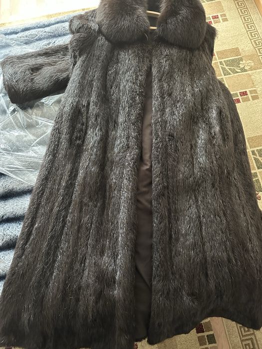 Продам шубу женскую