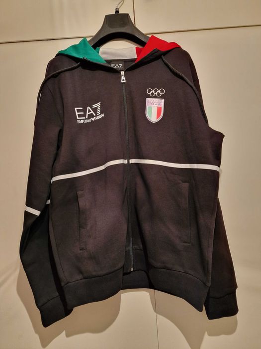 Анцузи  Adidas и EA7 и две фланелки