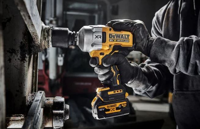 Акумулаторен ударен гайковерт DeWALT DCF961N, 18 V, 2372 Nm