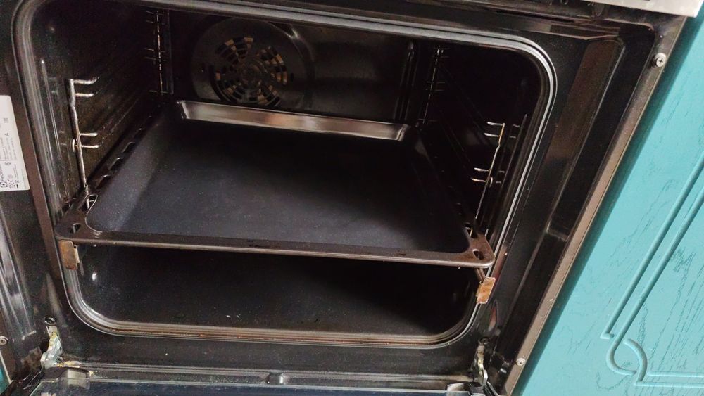 Продам встроенный духовой шкаф Electrolux