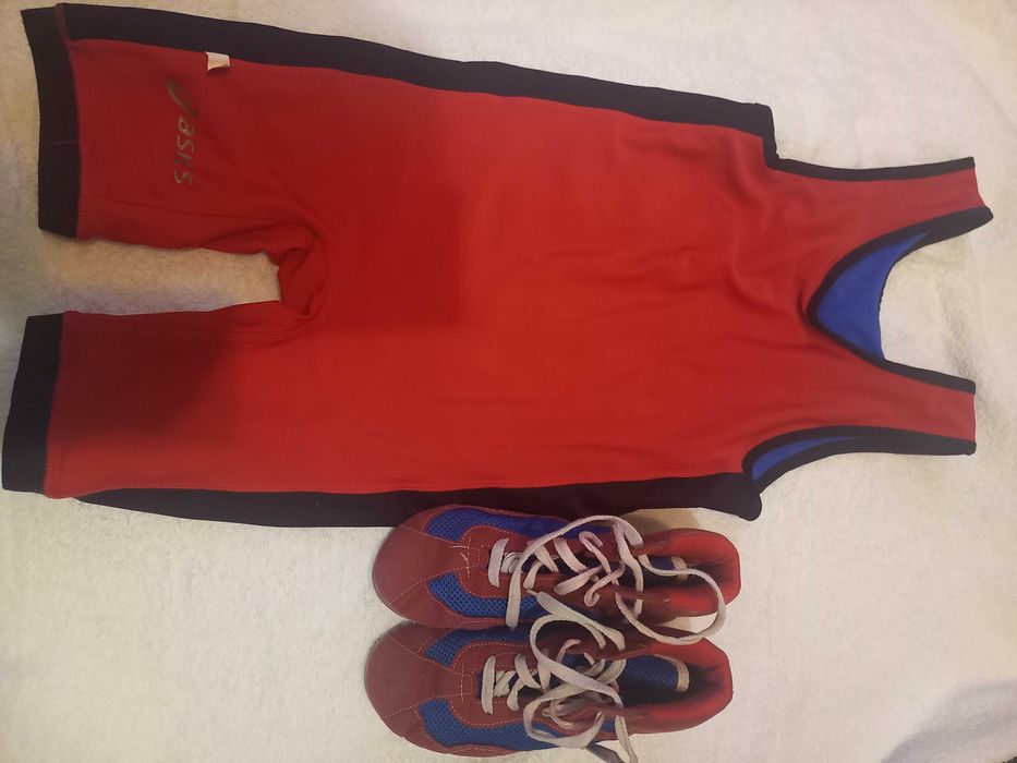 Борьба, трико + борцовки. Продается недорого одежда для борьбы .