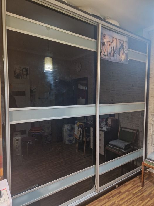 Шкафом купе продам.