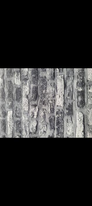 Tapet model caramida neagra si lemn