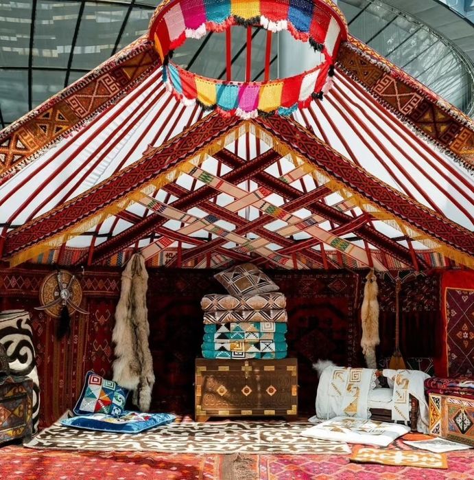 Юрта,  оформление в национальном стиле